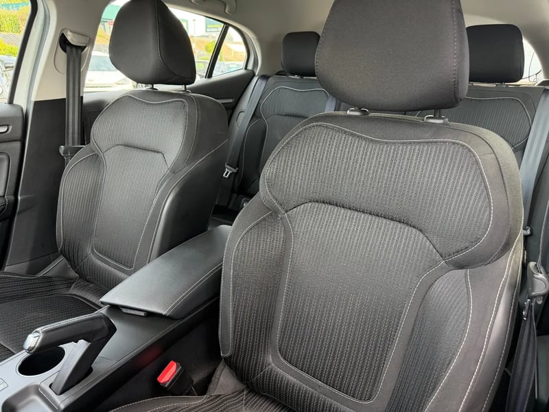 Photo de la voiture RENAULT MEGANE IV BERLINE dCi 115 Business