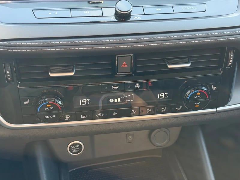 Photo de la voiture NISSAN QASHQAI Mild Hybrid 158 ch N-Connecta