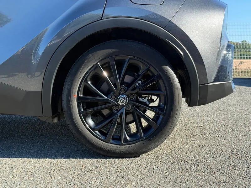 Photo de la voiture TOYOTA C-HR Hybride 200 GR Sport
