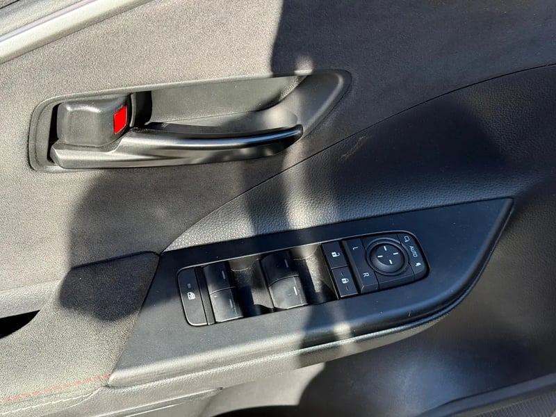 Photo de la voiture TOYOTA C-HR Hybride 200 GR Sport