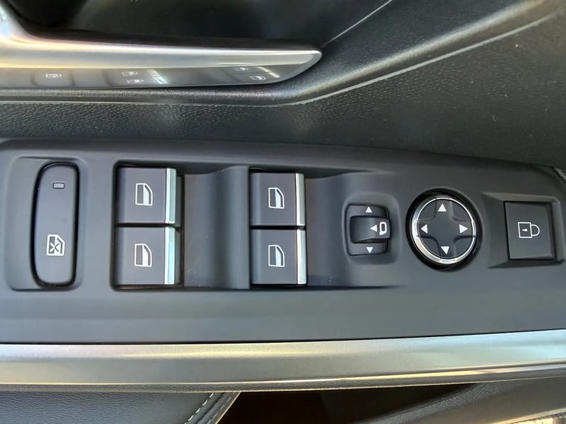 Photo de la voiture PEUGEOT 5008 5008 Hybrid 145ch GT Blanc