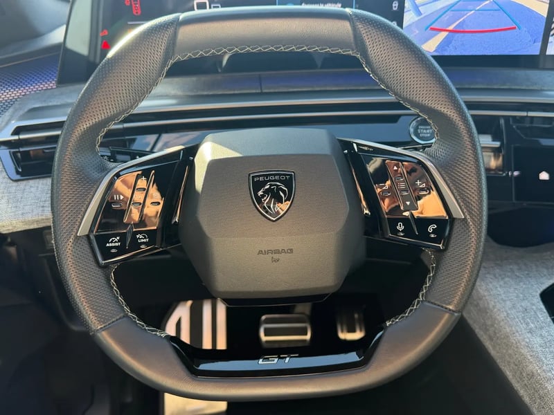 Photo de la voiture PEUGEOT 5008 5008 Hybrid 145ch GT Blanc