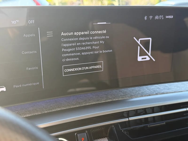 Photo de la voiture PEUGEOT 5008 5008 Hybrid 145ch GT Blanc