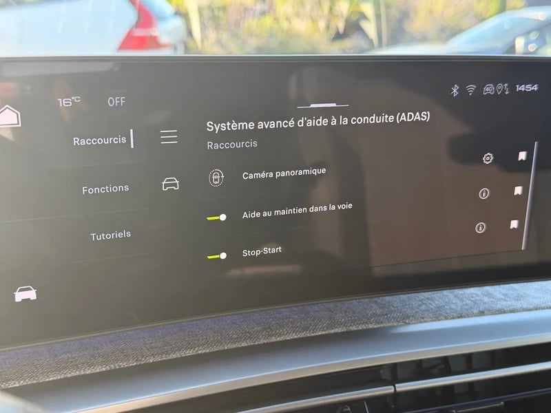 Photo de la voiture PEUGEOT 5008 5008 Hybrid 145ch GT Blanc