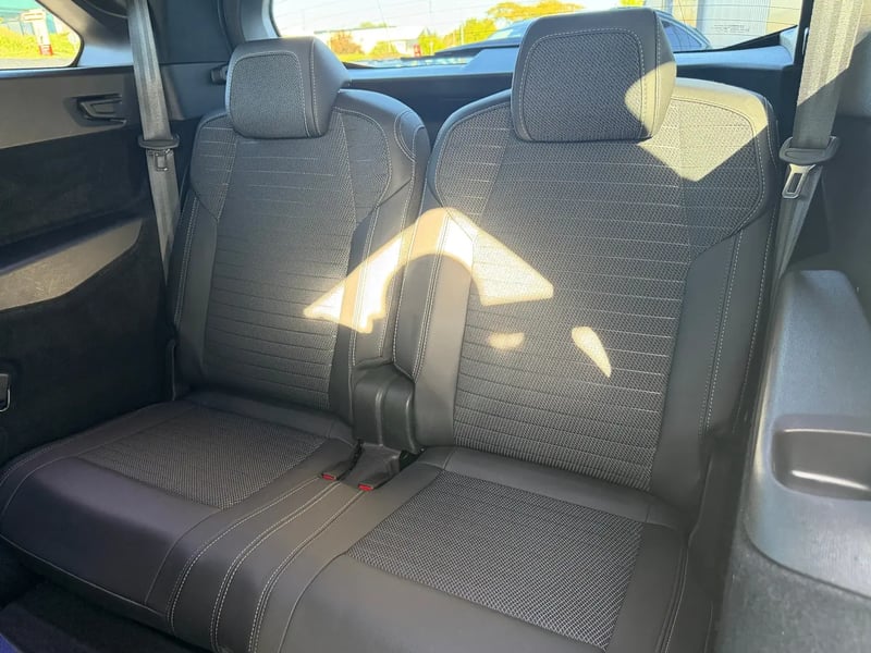 Photo de la voiture PEUGEOT 5008 5008 Hybrid 145ch GT Blanc