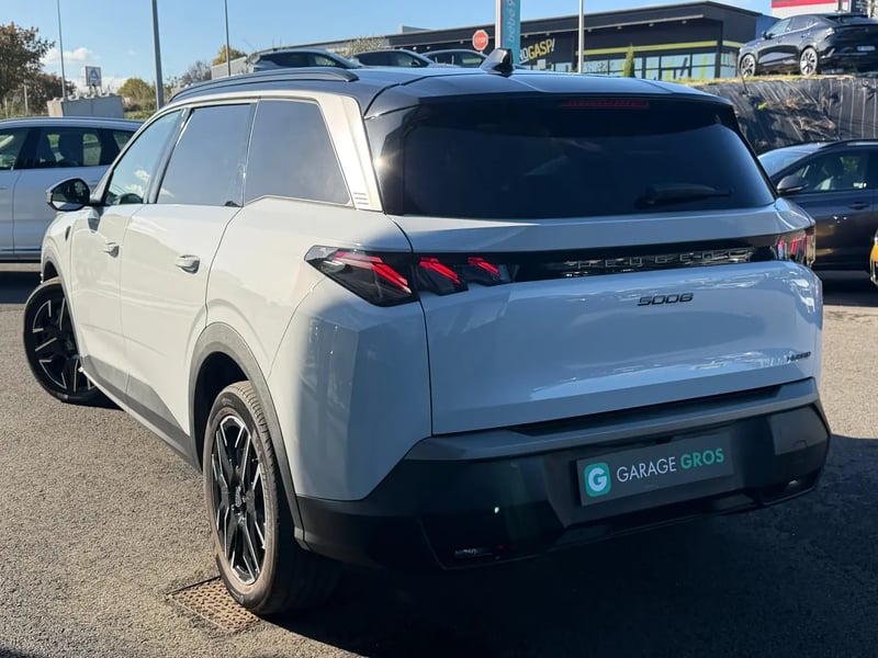 Photo de la voiture PEUGEOT 5008 5008 Hybrid 145ch GT Blanc