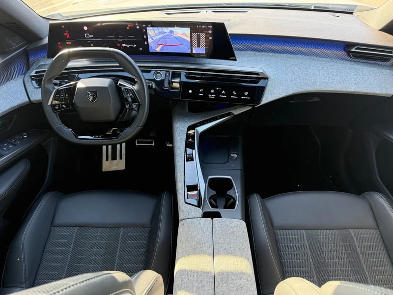 Photo de la voiture PEUGEOT 5008 5008 Hybrid 145ch GT Blanc