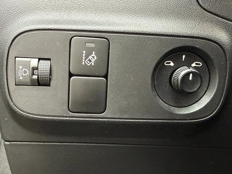 Photo de la voiture CITROEN C3 PureTech 83 ch BVM5 You