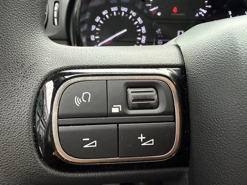 Photo de la voiture CITROEN C3 PureTech 83 ch BVM5 You