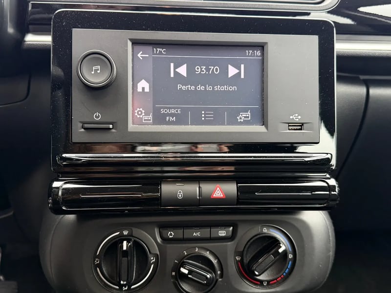 Photo de la voiture CITROEN C3 PureTech 83 ch BVM5 You