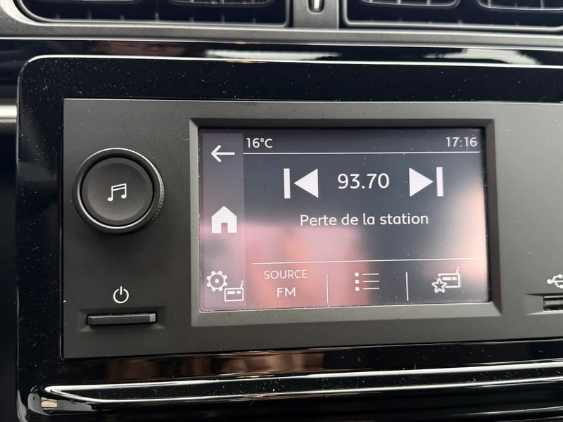 Photo de la voiture CITROEN C3 PureTech 83 ch BVM5 You