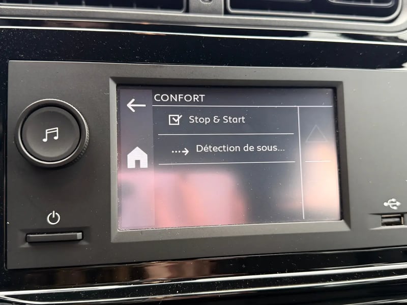 Photo de la voiture CITROEN C3 PureTech 83 ch BVM5 You