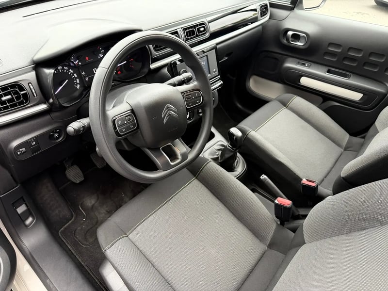 Photo de la voiture CITROEN C3 PureTech 83 ch BVM5 You