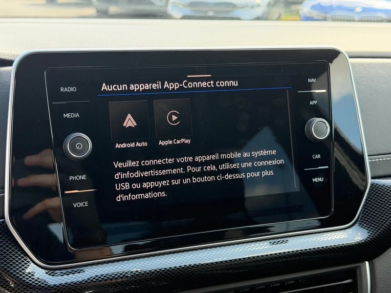 Photo de la voiture VOLKSWAGEN T-CROSS 1.0 TSI 116 Start/Stop DSG7 R-Line Edition