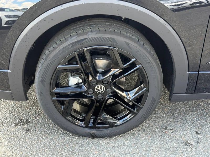 Photo de la voiture VOLKSWAGEN T-CROSS 1.0 TSI 116 Start/Stop DSG7 R-Line Edition