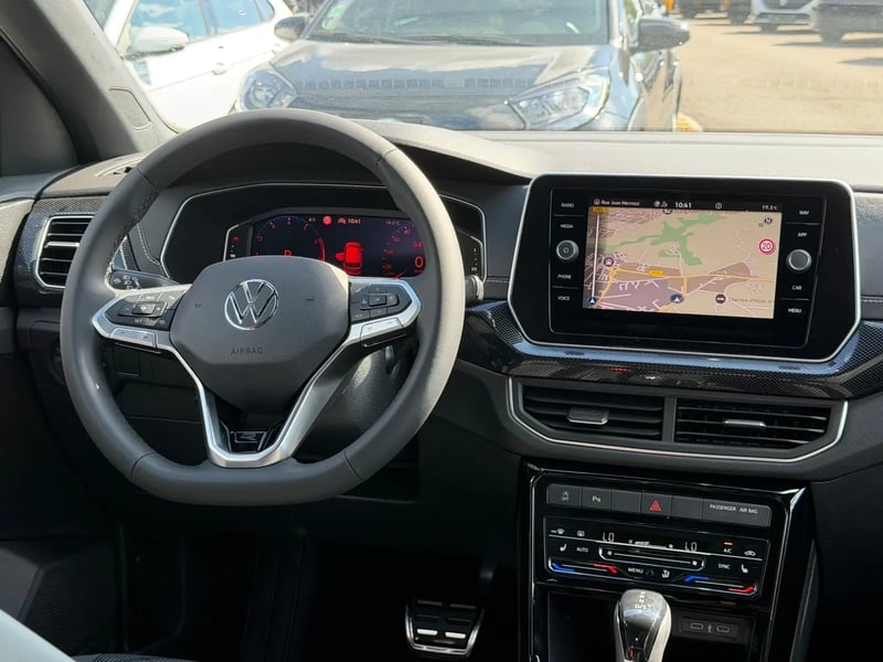 Photo de la voiture VOLKSWAGEN T-CROSS 1.0 TSI 116 Start/Stop DSG7 R-Line Edition