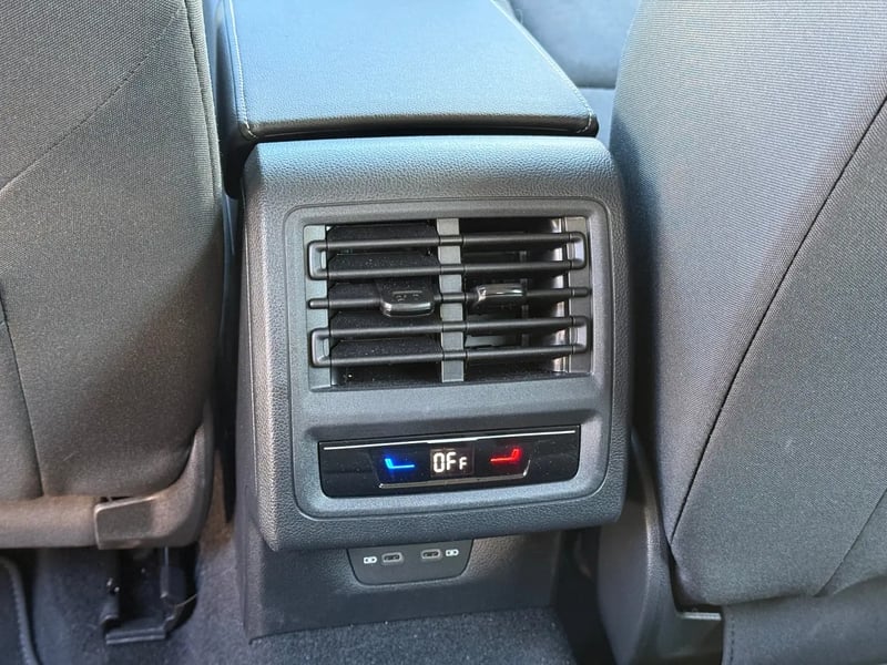 Photo de la voiture VOLKSWAGEN GOLF 1.5 eTSI OPF 130 DSG7 Style