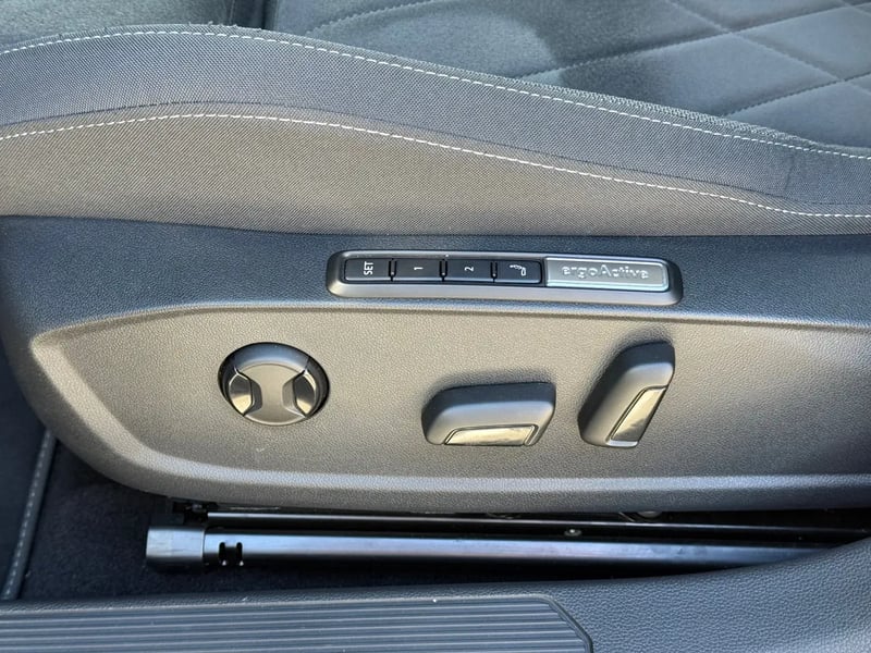 Photo de la voiture VOLKSWAGEN GOLF 1.5 eTSI OPF 130 DSG7 Style