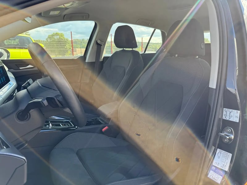 Photo de la voiture VOLKSWAGEN GOLF 1.5 eTSI OPF 130 DSG7 Style