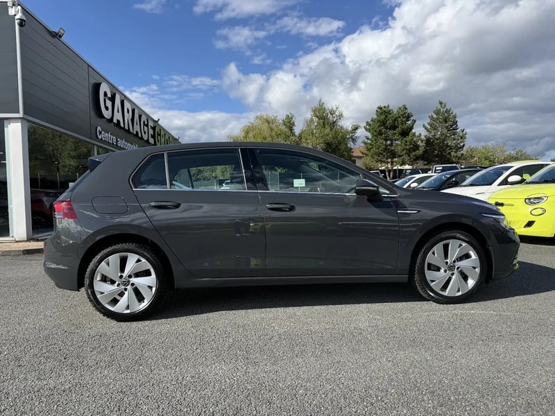 Photo de la voiture VOLKSWAGEN GOLF 1.5 eTSI OPF 130 DSG7 Style