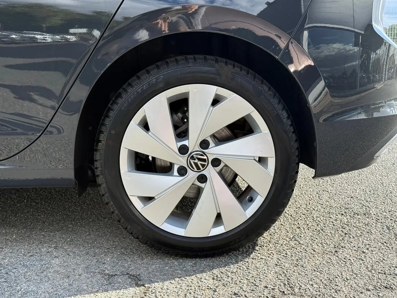 Photo de la voiture VOLKSWAGEN GOLF 1.5 eTSI OPF 130 DSG7 Style