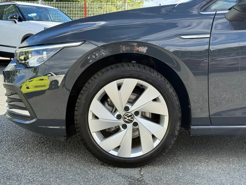 Photo de la voiture VOLKSWAGEN GOLF 1.5 eTSI OPF 130 DSG7 Style