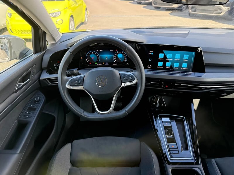 Photo de la voiture VOLKSWAGEN GOLF 1.5 eTSI OPF 130 DSG7 Style