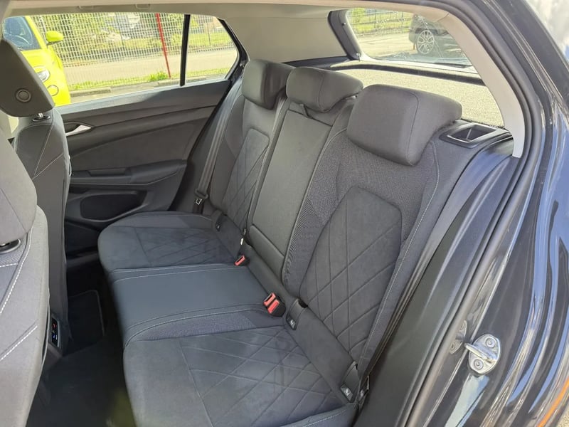 Photo de la voiture VOLKSWAGEN GOLF 1.5 eTSI OPF 130 DSG7 Style