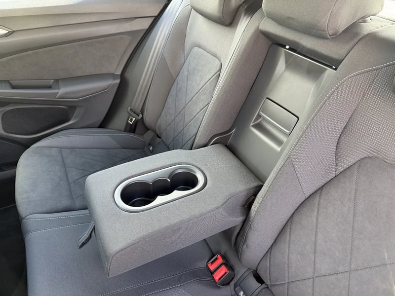 Photo de la voiture VOLKSWAGEN GOLF 1.5 eTSI OPF 130 DSG7 Style