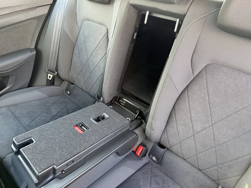 Photo de la voiture VOLKSWAGEN GOLF 1.5 eTSI OPF 130 DSG7 Style