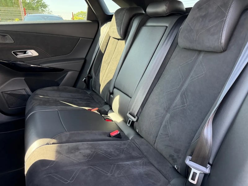 Photo de la voiture DS DS7 CROSSBACK BlueHDi 180 EAT8 Performance Line