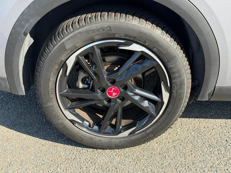 Photo de la voiture DS DS7 CROSSBACK BlueHDi 180 EAT8 Performance Line