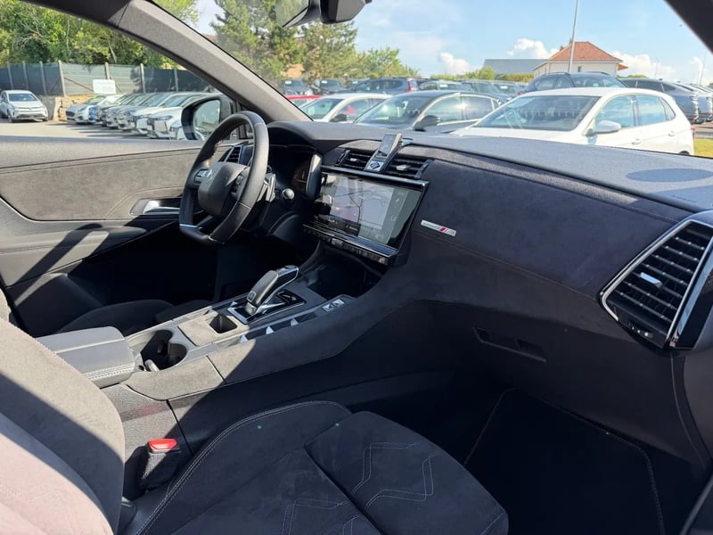 Photo de la voiture DS DS7 CROSSBACK BlueHDi 180 EAT8 Performance Line