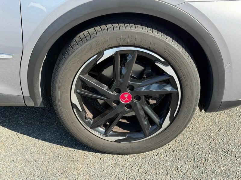 Photo de la voiture DS DS7 CROSSBACK BlueHDi 180 EAT8 Performance Line