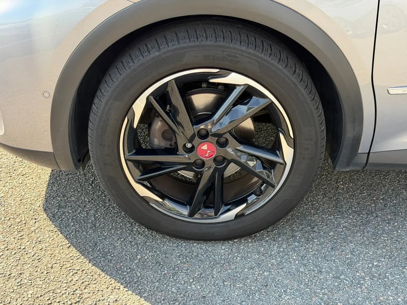 Photo de la voiture DS DS7 CROSSBACK BlueHDi 180 EAT8 Performance Line