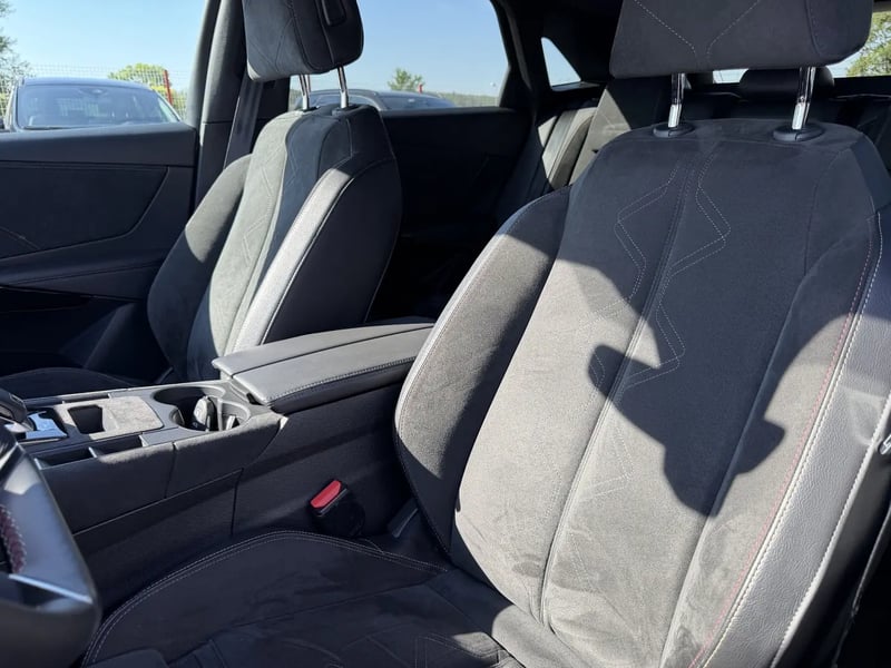 Photo de la voiture DS DS7 CROSSBACK BlueHDi 180 EAT8 Performance Line