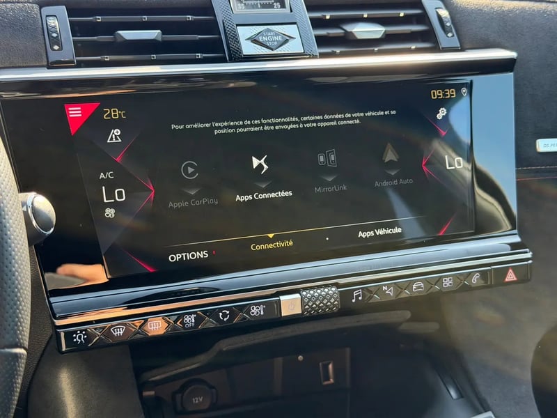 Photo de la voiture DS DS7 CROSSBACK BlueHDi 180 EAT8 Performance Line