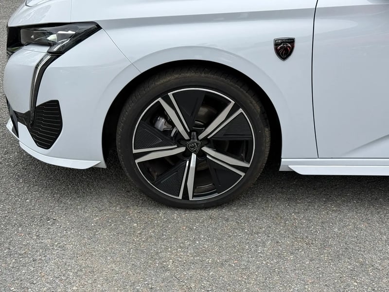 Photo de la voiture PEUGEOT 308 SW BlueHDi 130ch S&S EAT8 GT