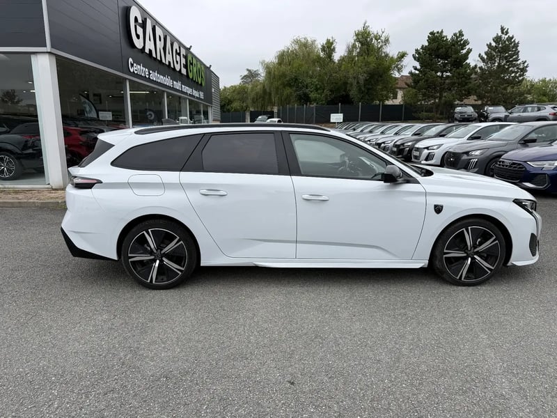 Photo de la voiture PEUGEOT 308 SW BlueHDi 130ch S&S EAT8 GT