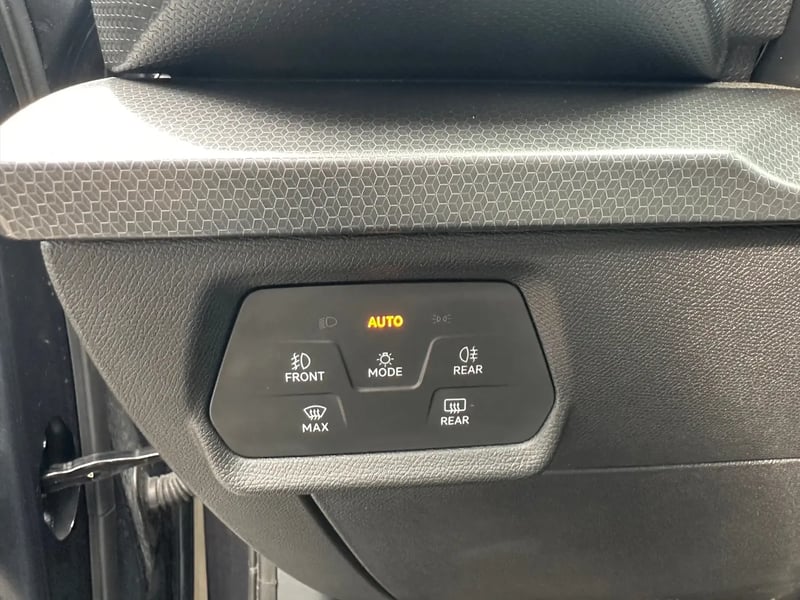 Photo de la voiture SEAT LEON 2.0 TDI 115 BVM6 Business