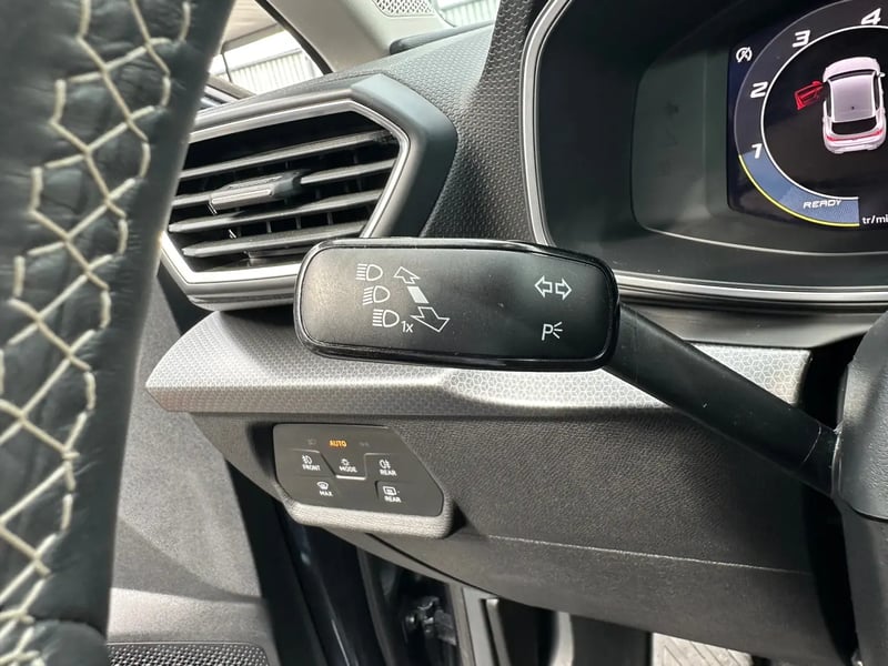 Photo de la voiture SEAT LEON 2.0 TDI 115 BVM6 Business