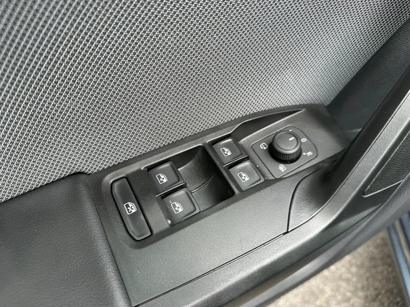 Photo de la voiture SEAT LEON 2.0 TDI 115 BVM6 Business