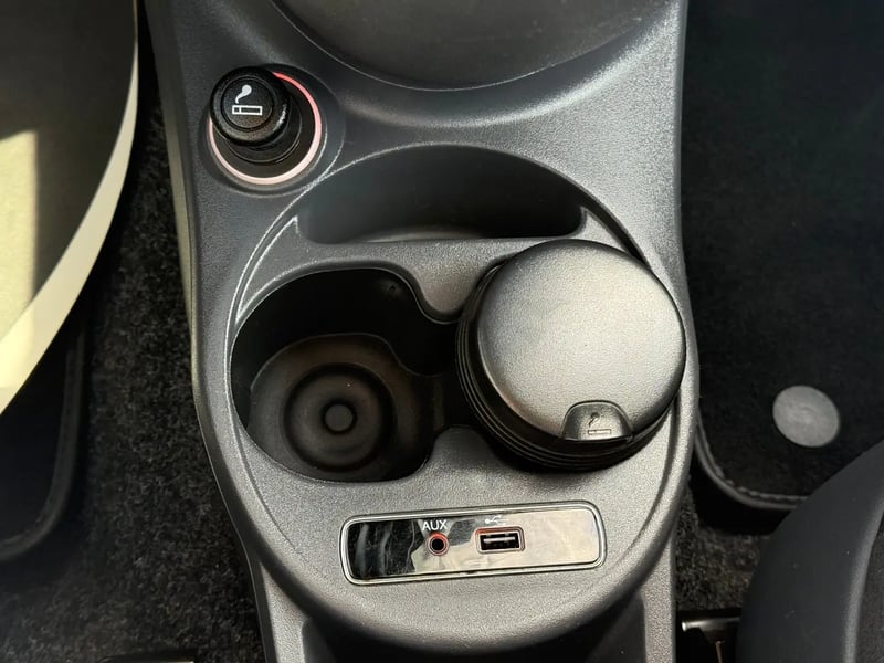 Photo de la voiture FIAT 500C MY17 1.2 69 ch Lounge