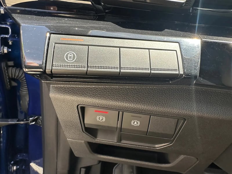 Photo de la voiture RENAULT AUSTRAL E-Tech full hybrid 200 GSR2 Techno