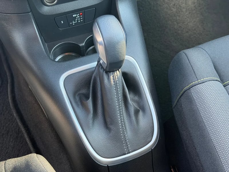 Photo de la voiture CITROEN C3 PureTech 110 S&S EAT6 Shine Pack