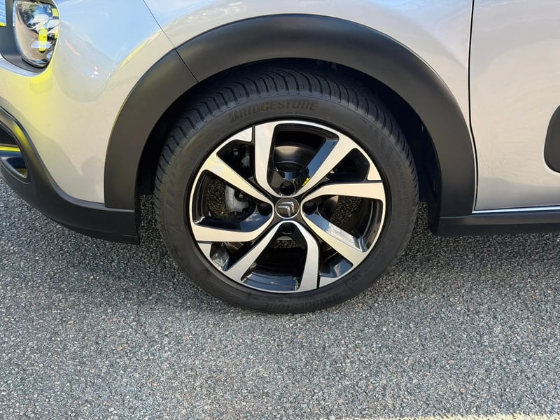 Photo de la voiture CITROEN C3 PureTech 110 S&S EAT6 Shine Pack