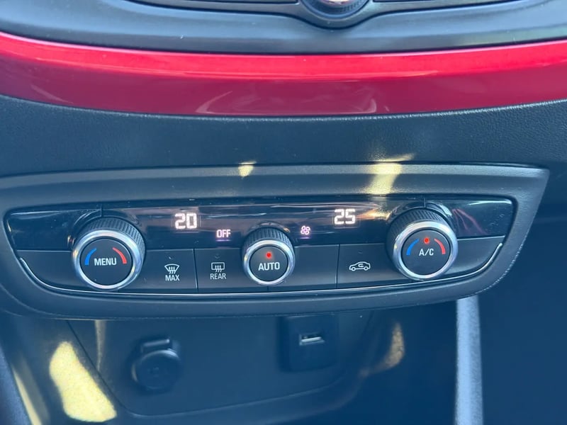 Photo de la voiture OPEL CROSSLAND 1.2 Turbo 110 ch BVM6 GS Line