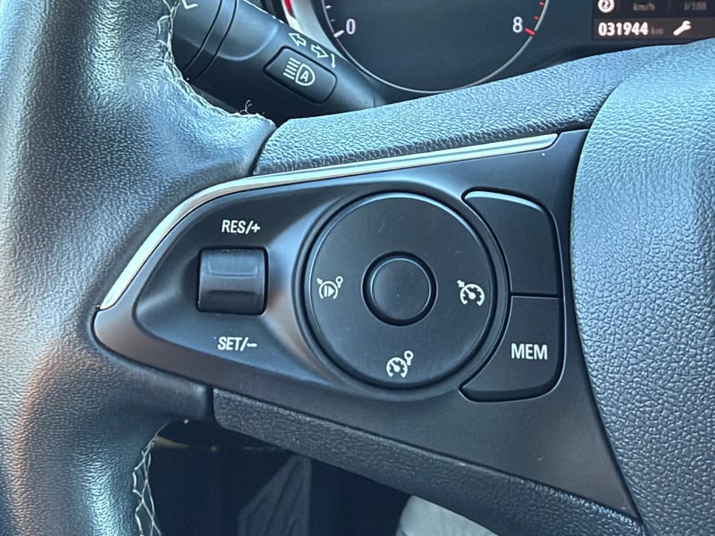 Photo de la voiture OPEL CROSSLAND 1.2 Turbo 110 ch BVM6 GS Line