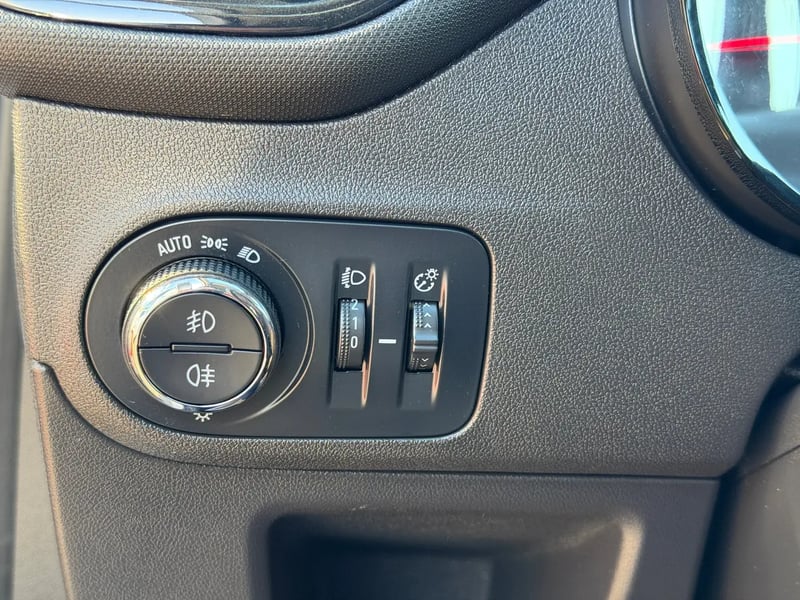 Photo de la voiture OPEL CROSSLAND 1.2 Turbo 110 ch BVM6 GS Line