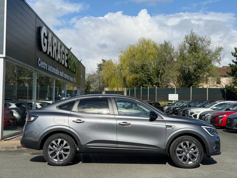 Photo de la voiture RENAULT ARKANA mild hybrid 140 EDC GSR2 Evolution